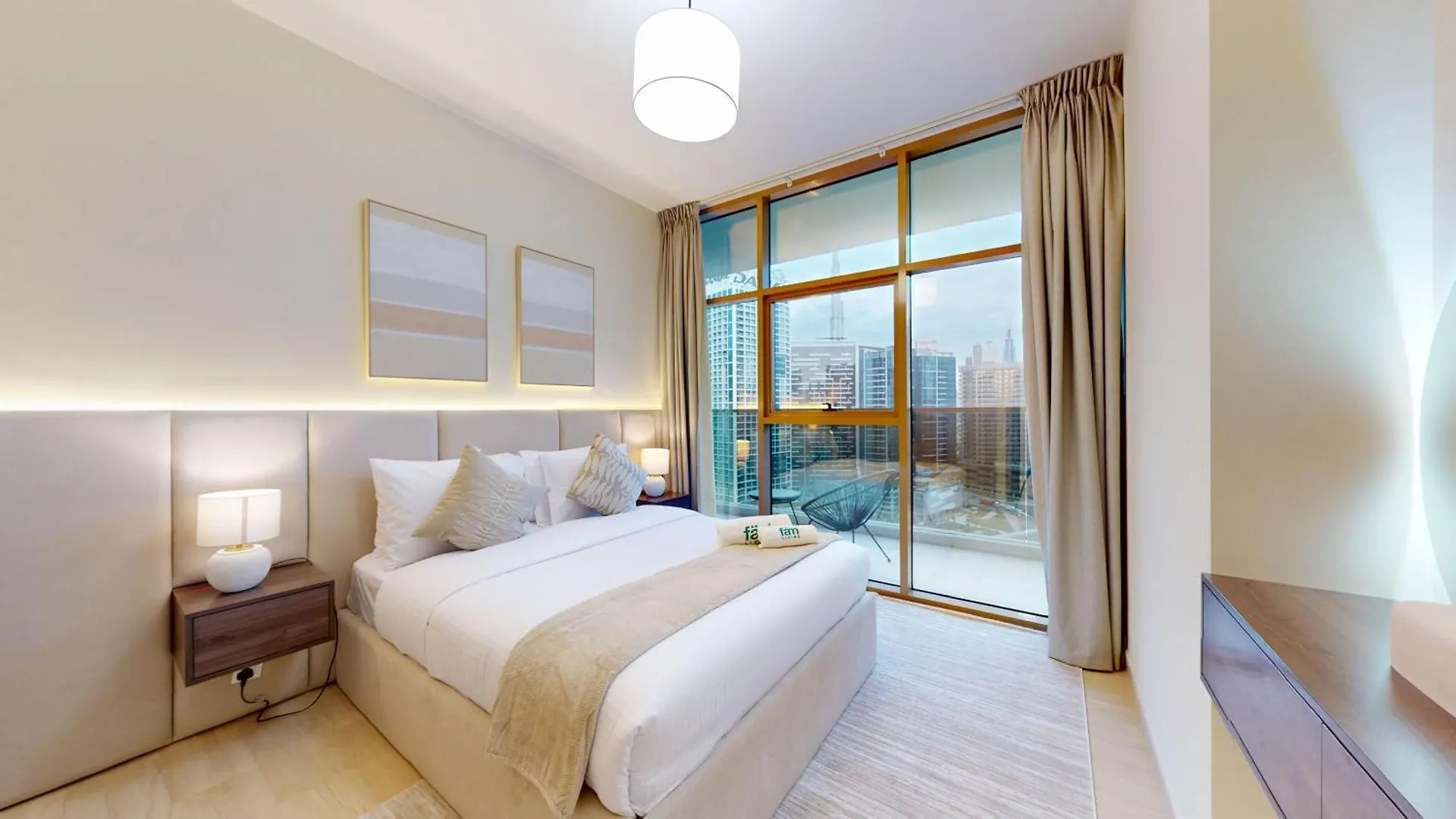 Fam Living Modern Stay In Canal Bay Scenic Views Near Dubai Hotspots شقة