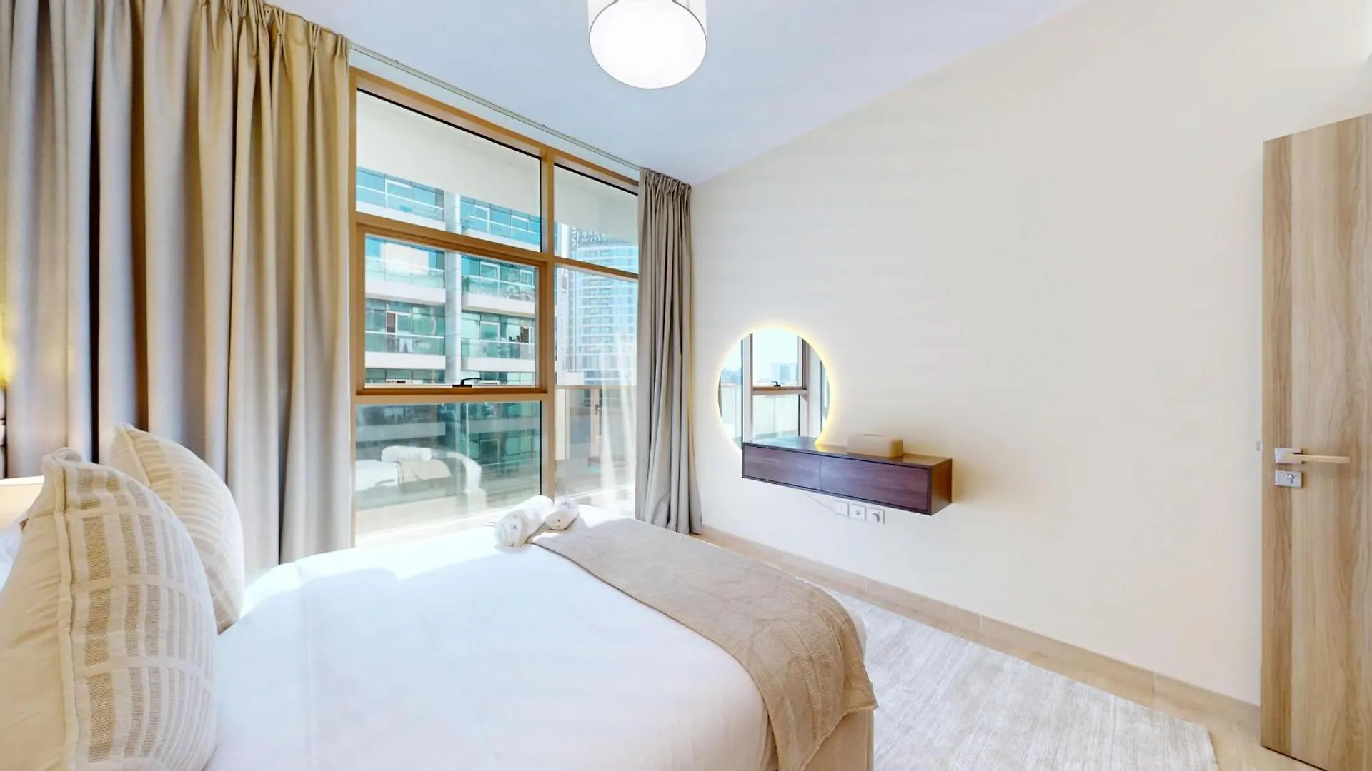 Fam Living Modern Stay In Canal Bay Scenic Views Near Dubai Hotspots 0*,  United Arab Emirates