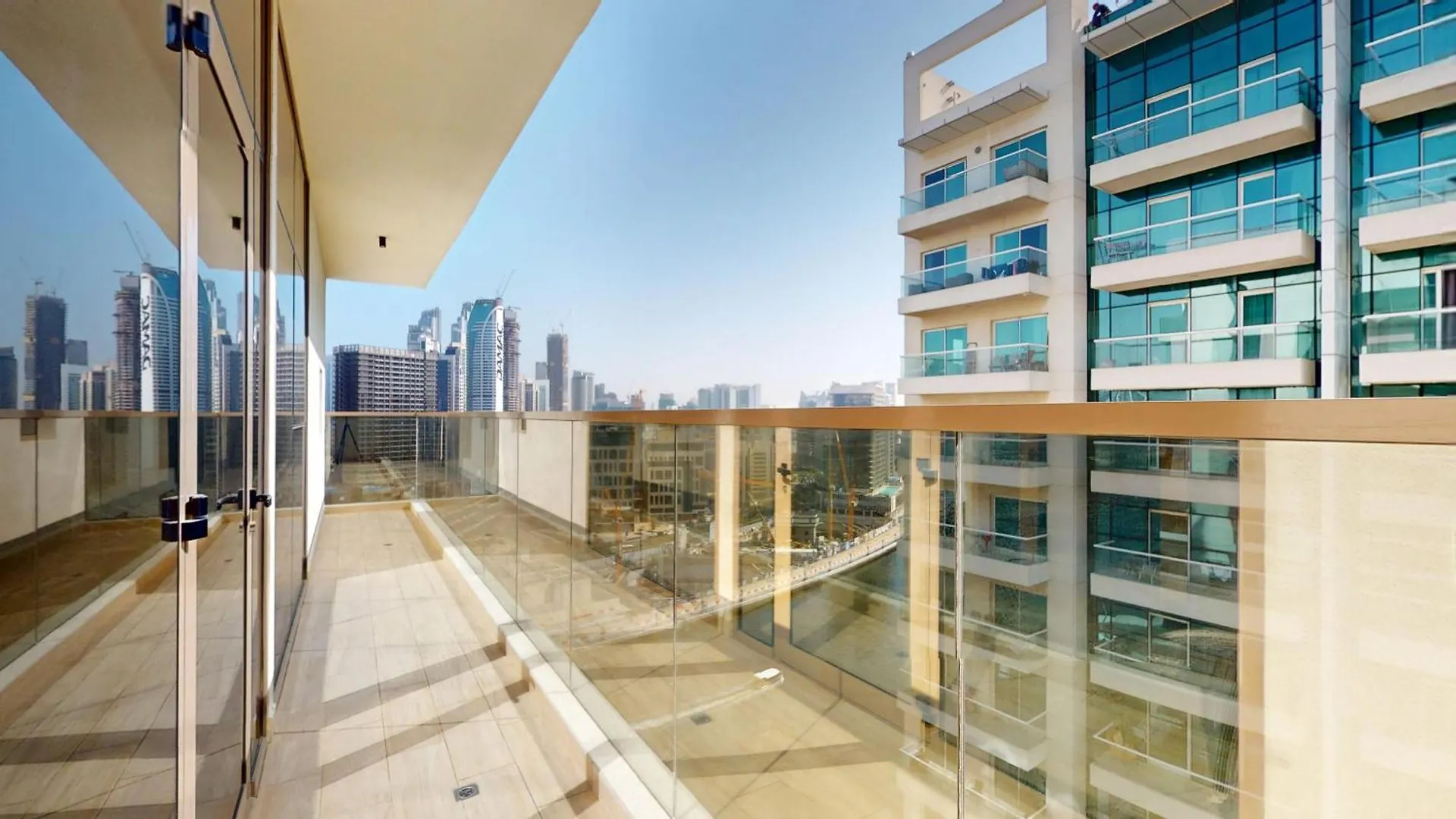 Apartment Fam Living Modern Stay In Canal Bay Scenic Views Near Dubai Hotspots United Arab Emirates