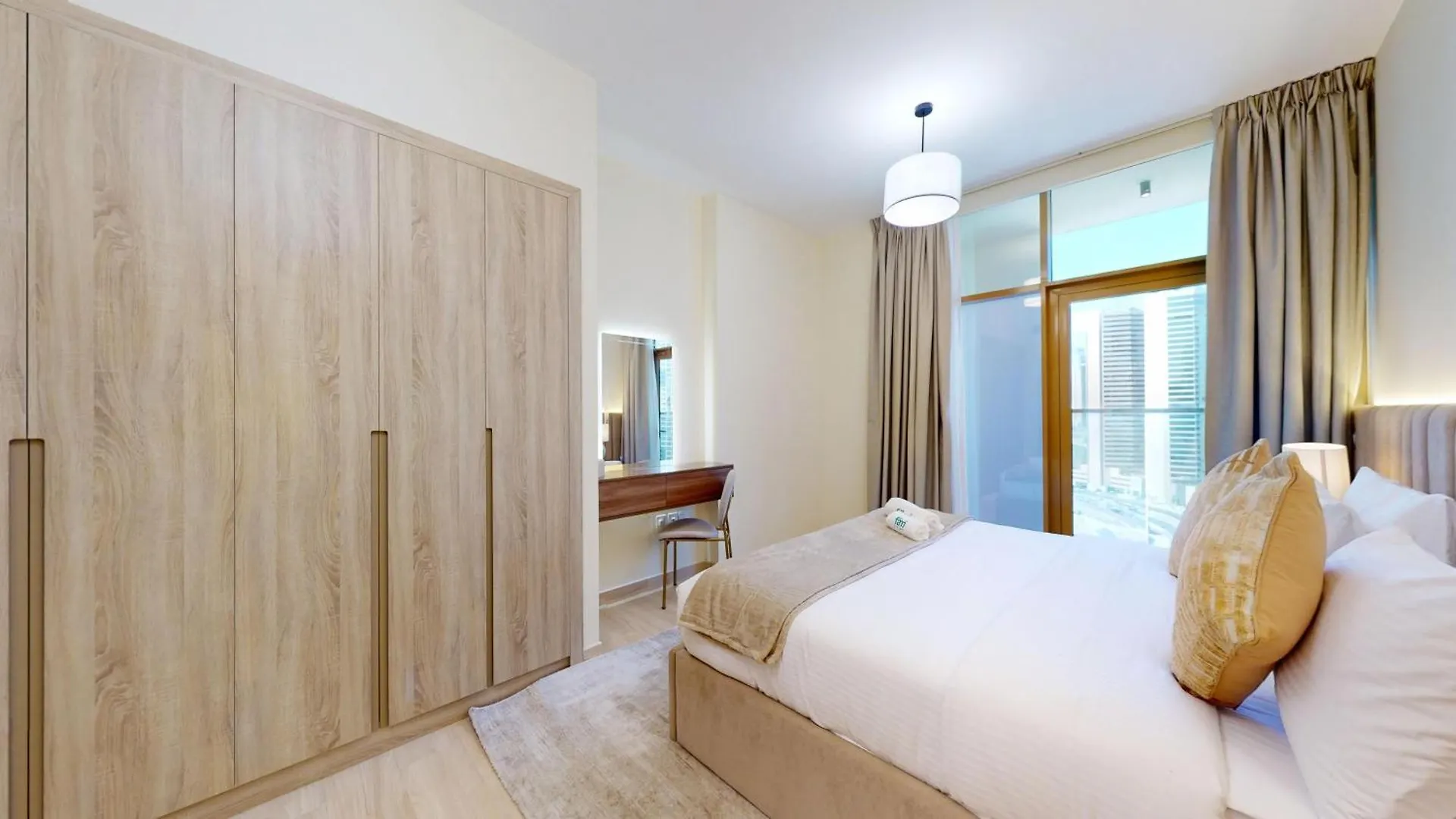 Fam Living Modern Stay In Canal Bay Scenic Views Near Dubai Hotspots