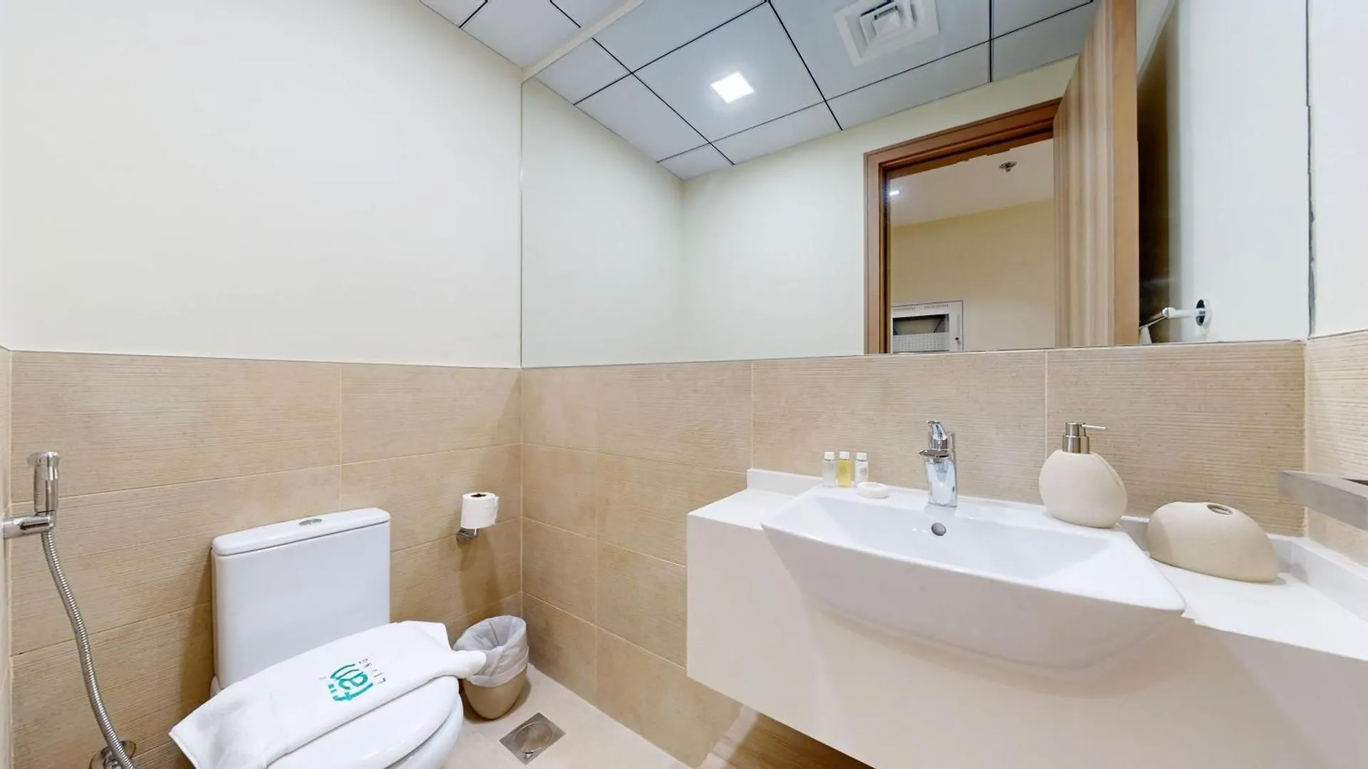 Fam Living Modern Stay In Canal Bay Scenic Views Near Dubai Hotspots United Arab Emirates