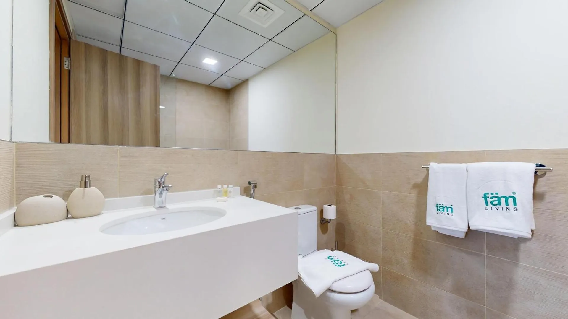 Fam Living Modern Stay In Canal Bay Scenic Views Near Dubai Hotspots 0*,