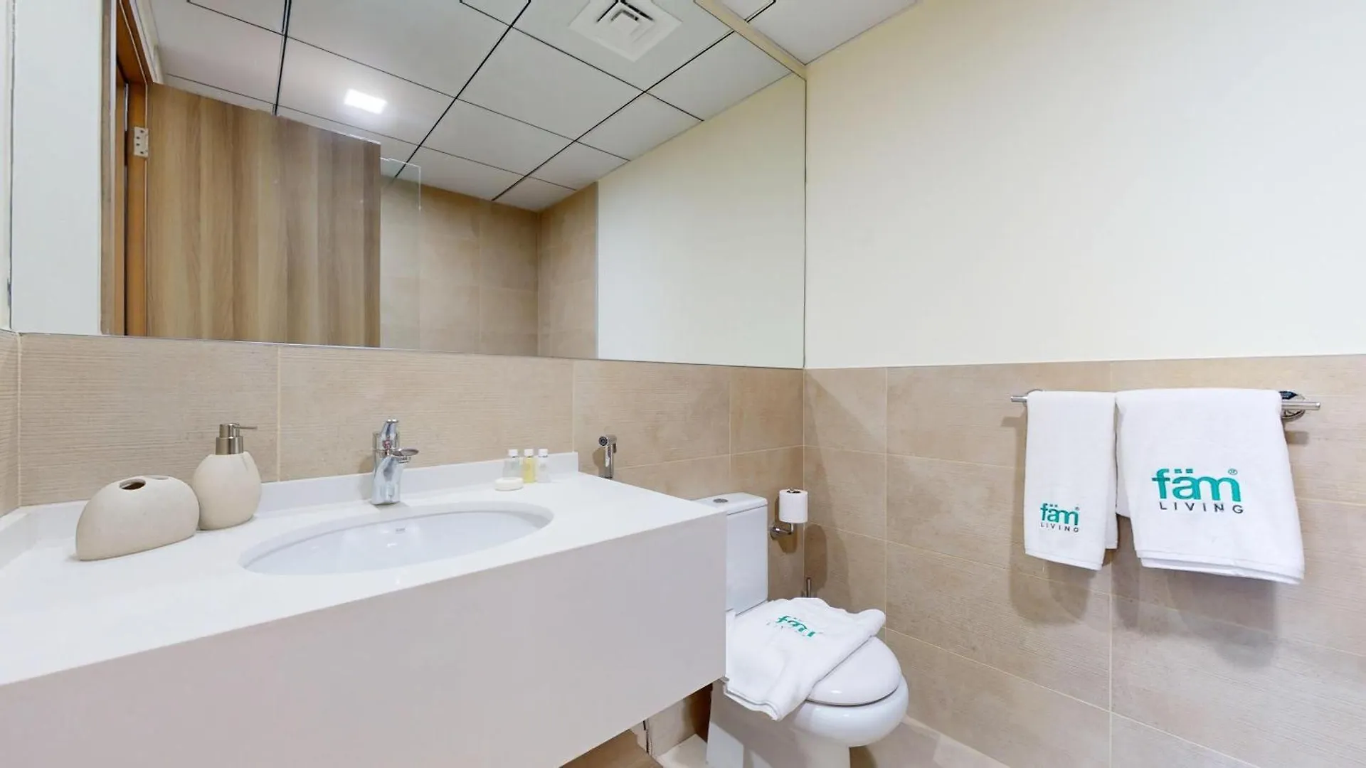 Apartment Fam Living Modern Stay In Canal Bay Scenic Views Near Dubai Hotspots United Arab Emirates