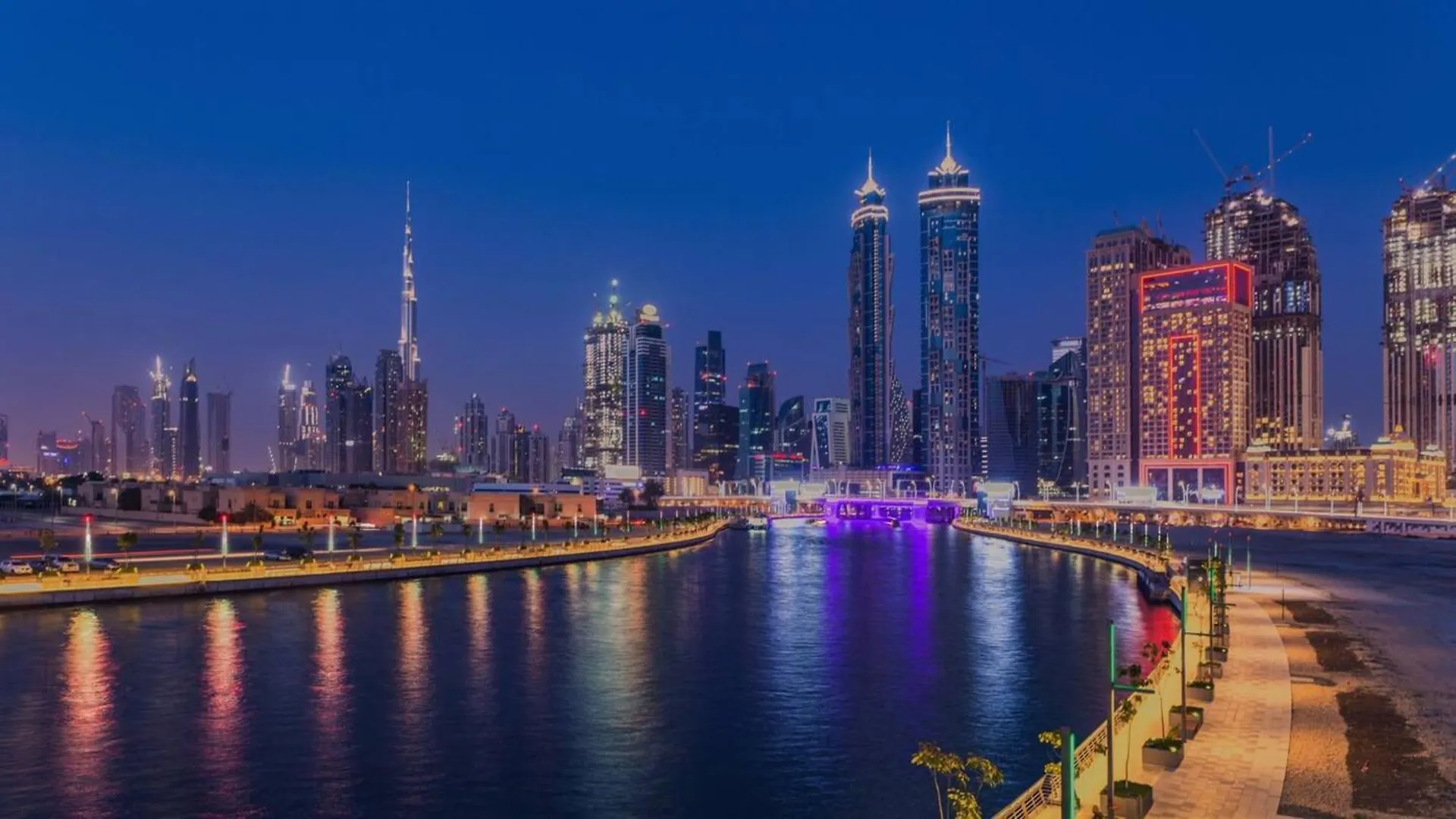 Fam Living Modern Stay In Canal Bay Scenic Views Near Dubai Hotspots