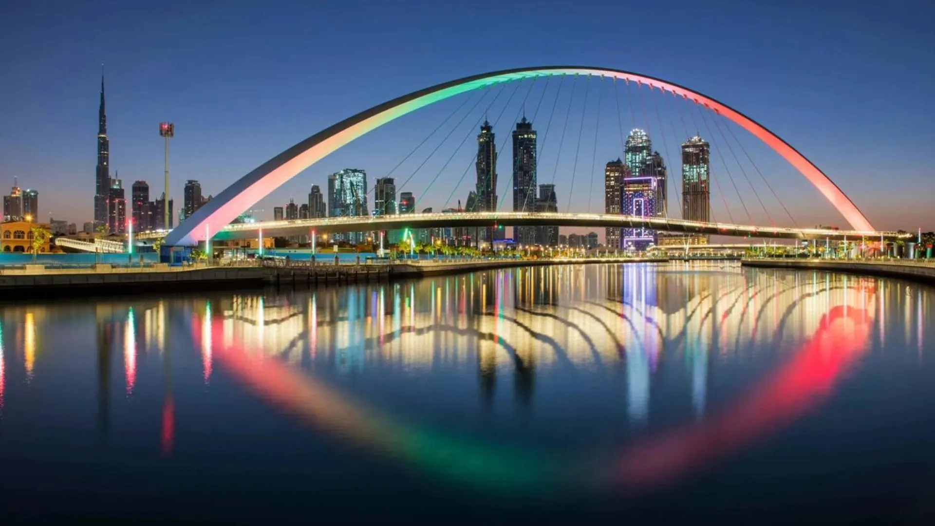 Fam Living Modern Stay In Canal Bay Scenic Views Near Dubai Hotspots 0*,  United Arab Emirates