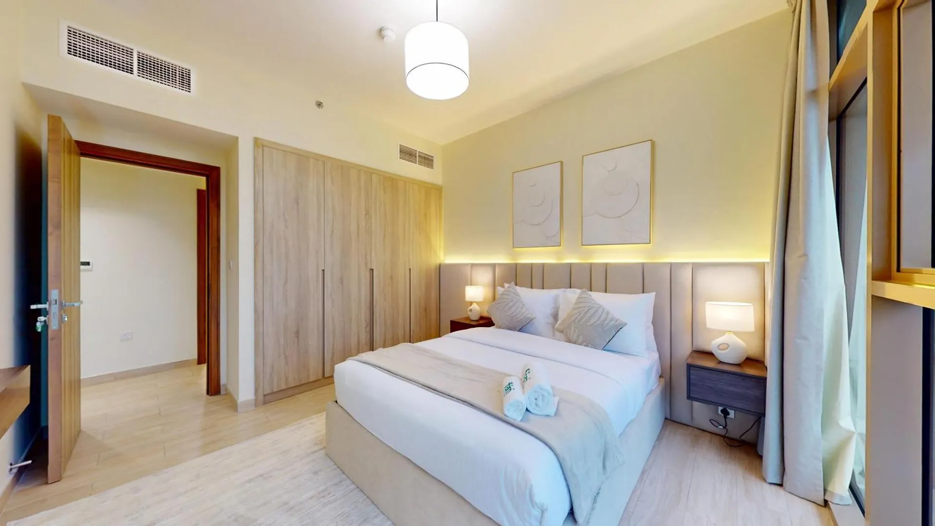 Fam Living Modern Stay In Canal Bay Scenic Views Near Dubai Hotspots