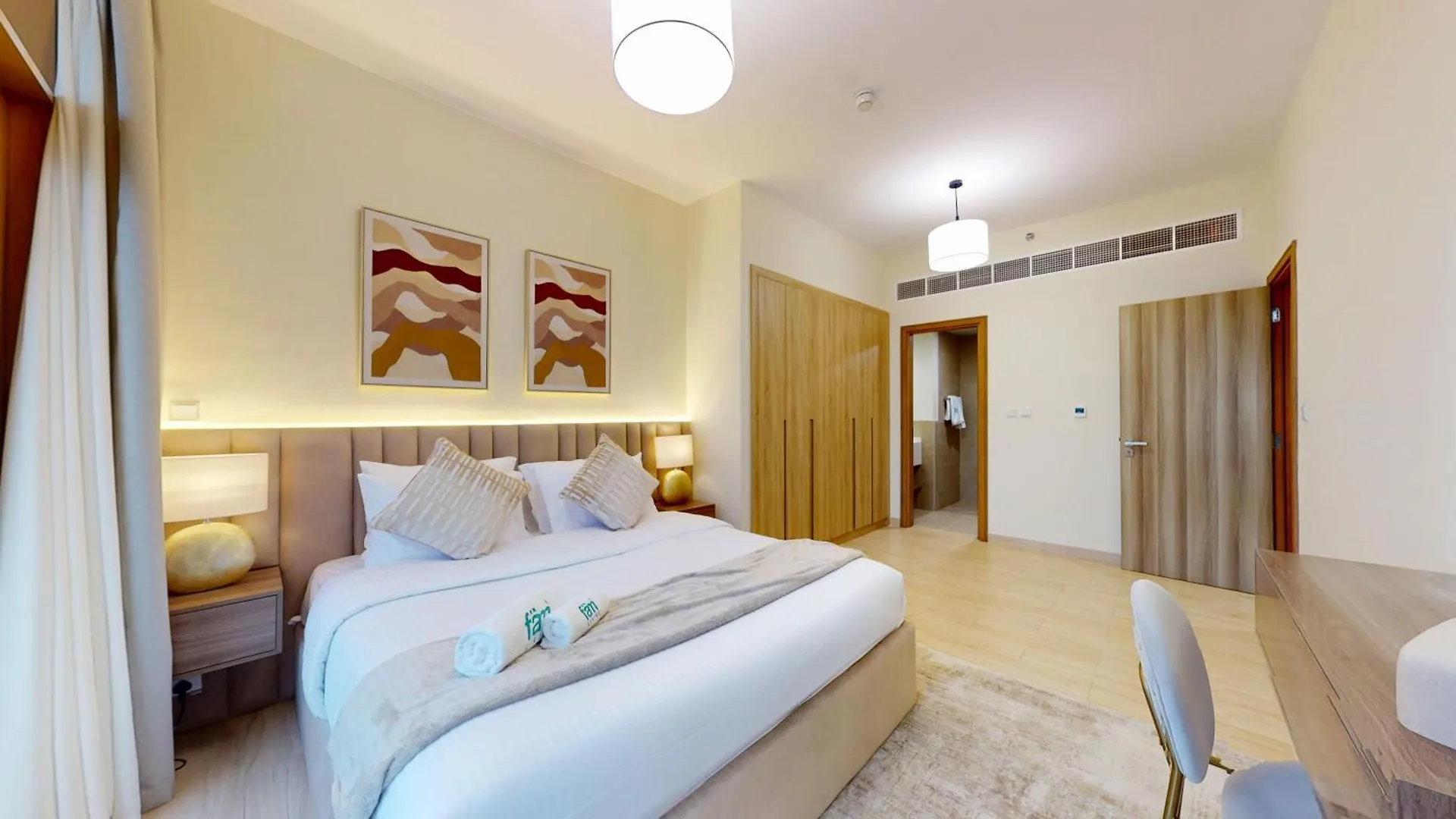 Fam Living Modern Stay In Canal Bay Scenic Views Near Dubai Hotspots