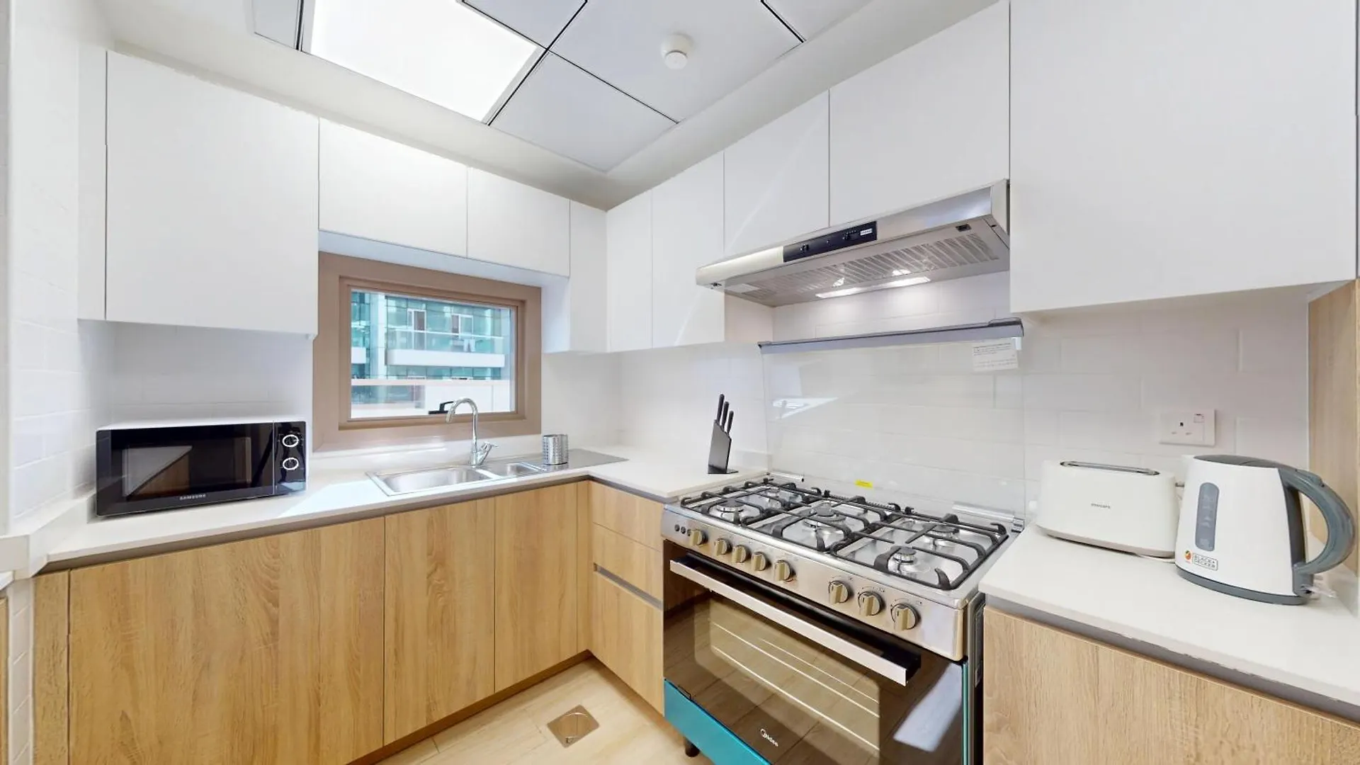 Apartment Fam Living Modern Stay In Canal Bay Scenic Views Near Dubai Hotspots