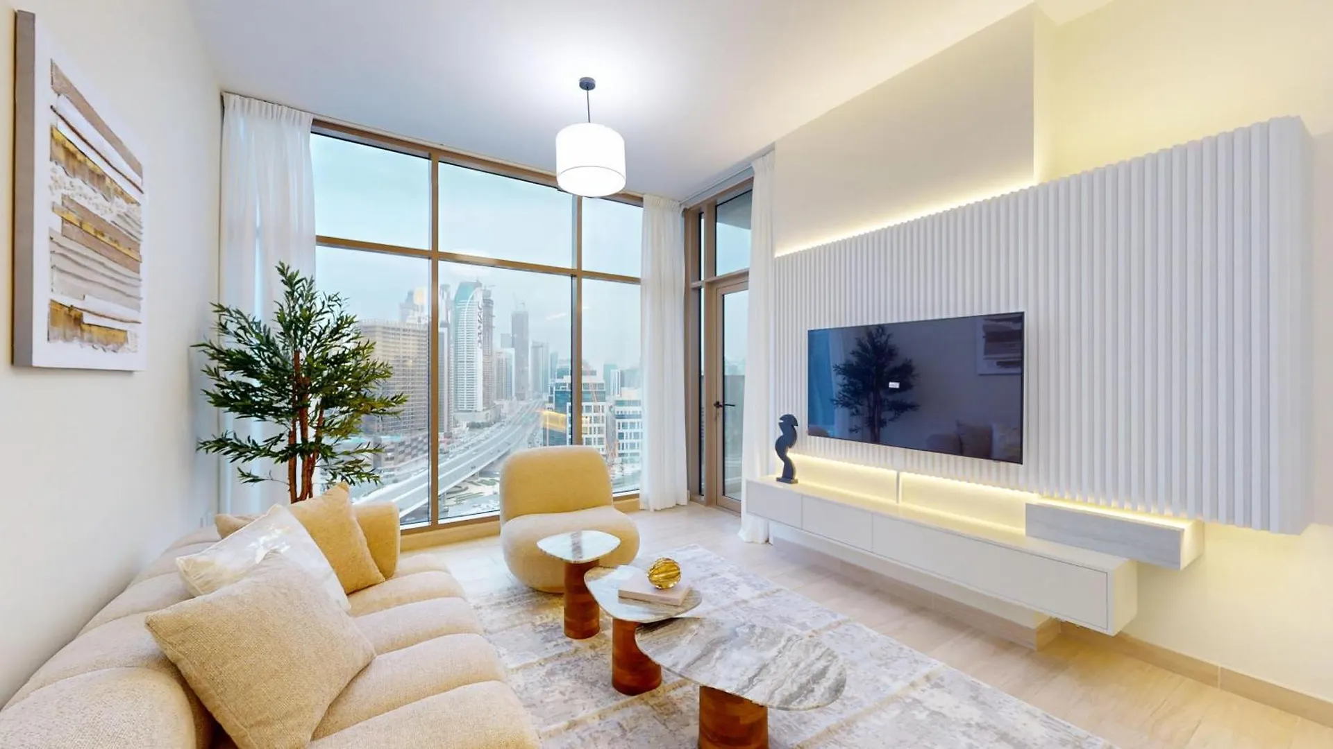 Fam Living Modern Stay In Canal Bay Scenic Views Near Dubai Hotspots